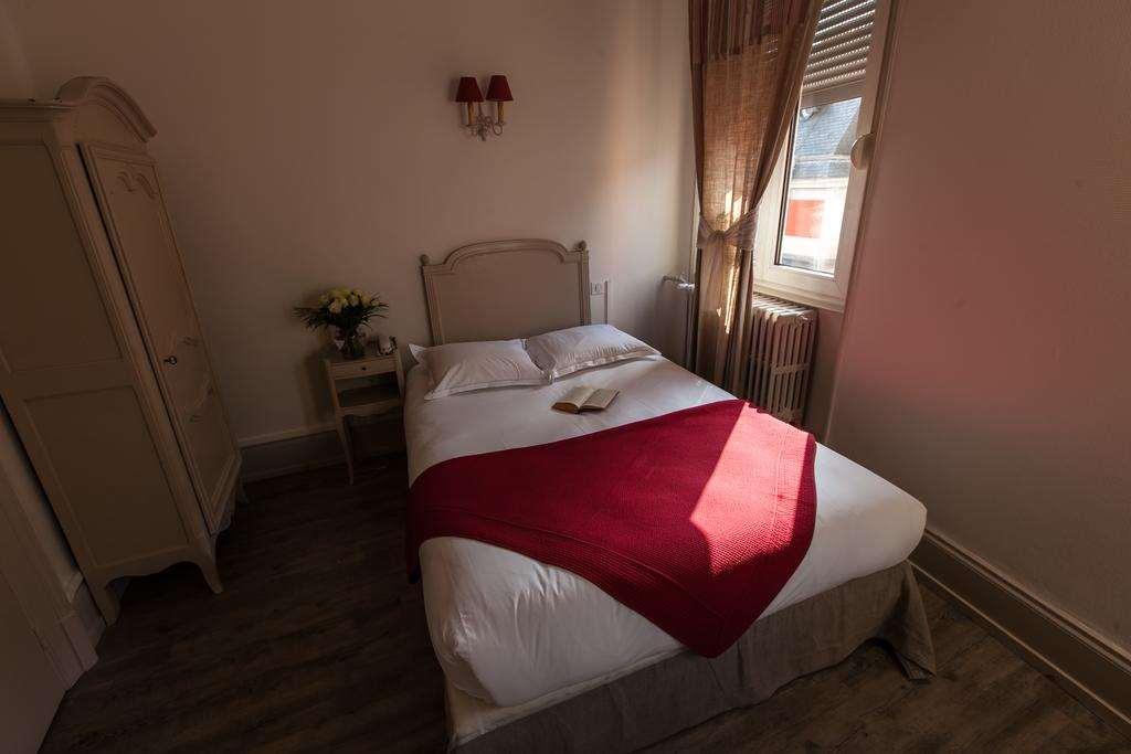 Brit Hotel Bristol Montbeliard Centre Rom bilde