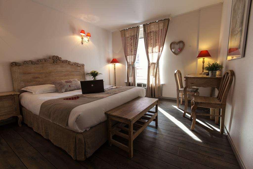 Brit Hotel Bristol Montbeliard Centre Rom bilde